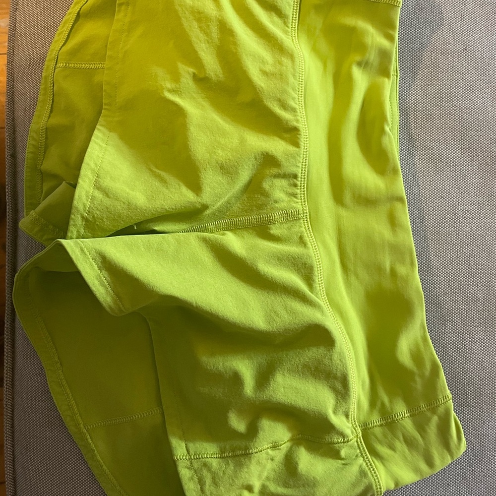 Green Lululemon Speed Up Shorts Size 2